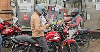 নেত্রকোণায় জ্বালানি সংকট; তেল নিতে গ্রাহকদের দীর্ঘ লাইন